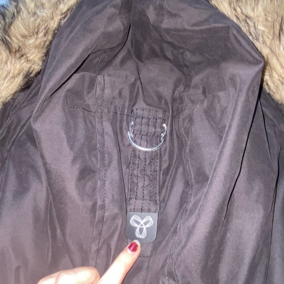 Black short aritzia winter jacket - Picture 5 of 8